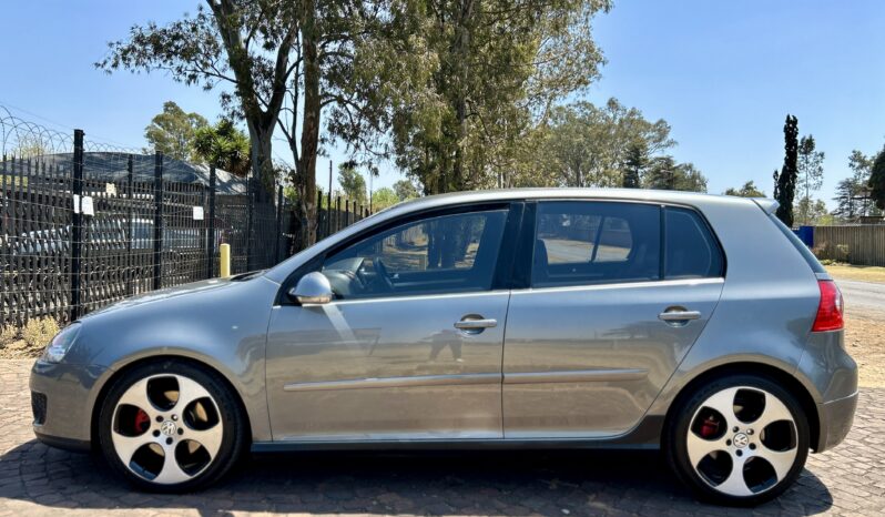 
								2005 Volkswagen Golf GTi full									