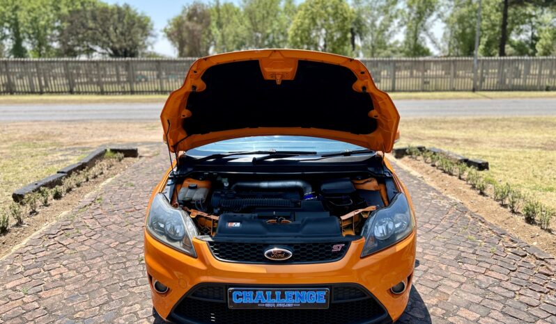 
								2010 Ford Focus ST 5-Door full									