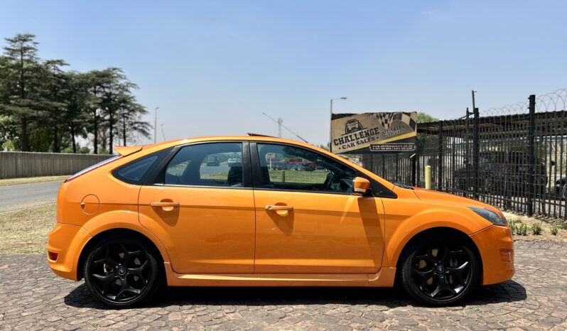 
								2010 Ford Focus ST 5-Door full									