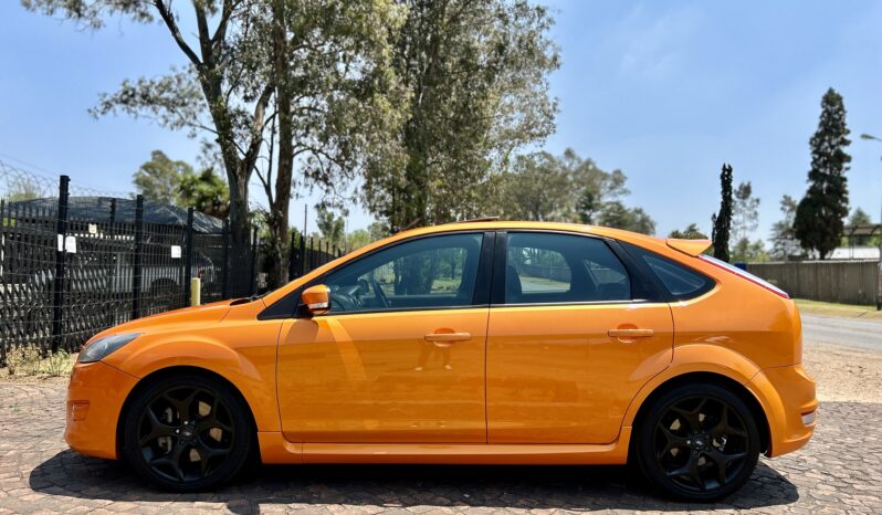 
								2010 Ford Focus ST 5-Door full									