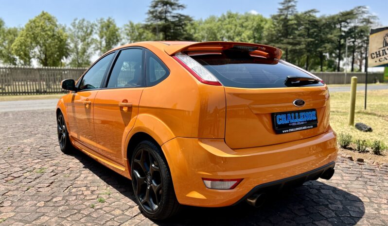 
								2010 Ford Focus ST 5-Door full									