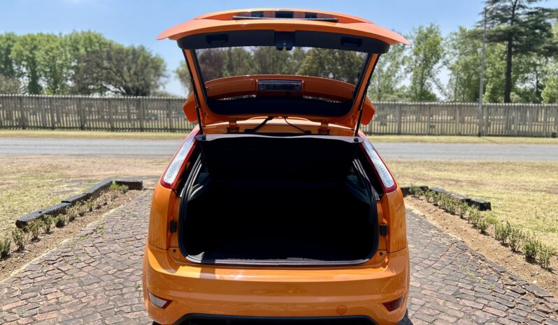 
								2010 Ford Focus ST 5-Door full									