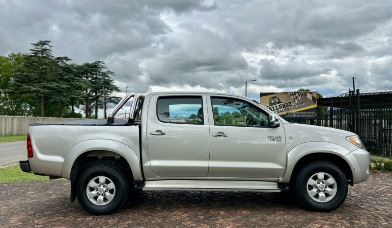 
								Toyota Hilux V6 4.0 Double Cab 4×4 Raider full									