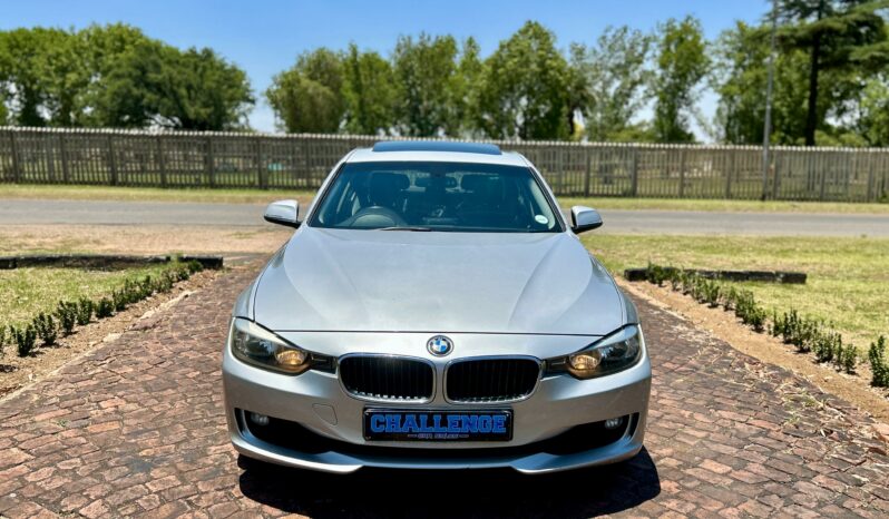 
								BMW 3 Series 320i auto full									