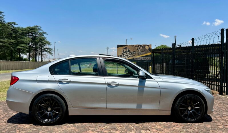 
								BMW 3 Series 320i auto full									