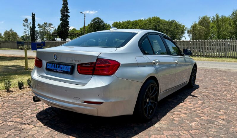 
								BMW 3 Series 320i auto full									