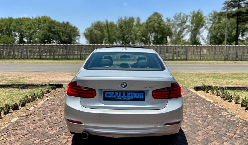 
								BMW 3 Series 320i auto full									