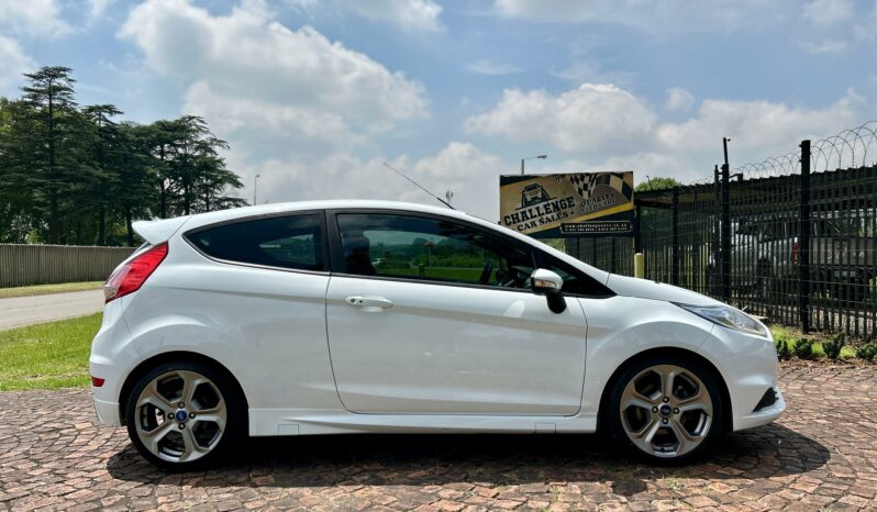 
								Ford Fiesta ST 1.6 EcoBoost GDTi full									