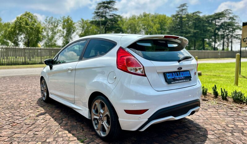 
								Ford Fiesta ST 1.6 EcoBoost GDTi full									