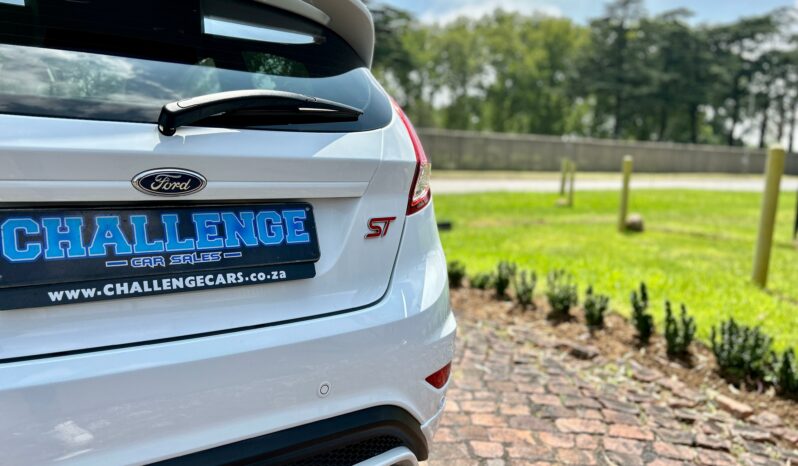 
								Ford Fiesta ST 1.6 EcoBoost GDTi full									