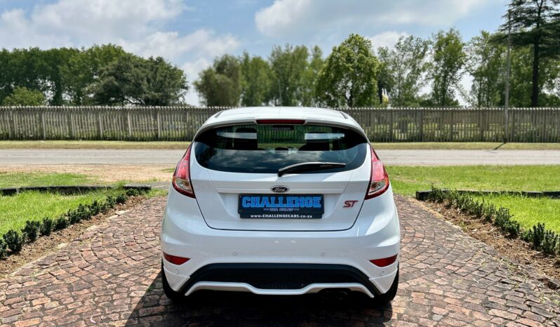 
								Ford Fiesta ST 1.6 EcoBoost GDTi full									