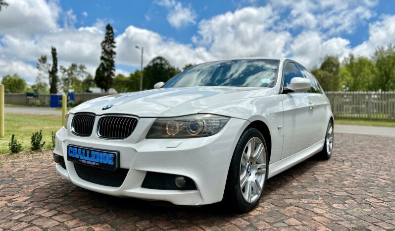 
								BMW 3 Series 323i M Sport full									