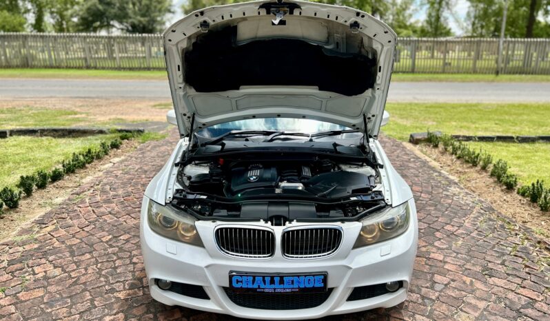 
								BMW 3 Series 323i M Sport full									