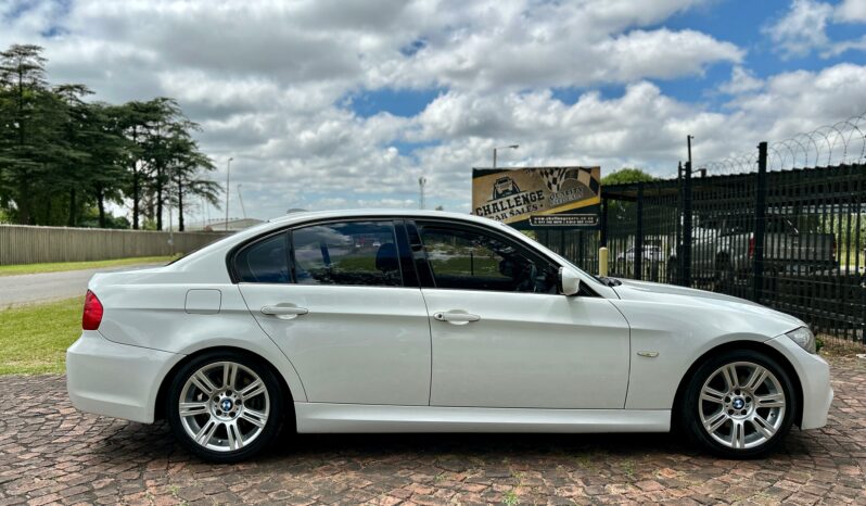 
								BMW 3 Series 323i M Sport full									