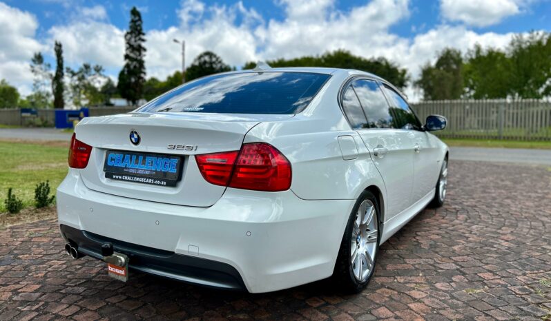 
								BMW 3 Series 323i M Sport full									