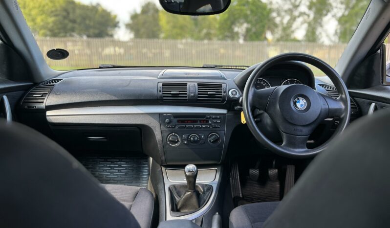 
								BMW 1 Series 116i 3-Door full									