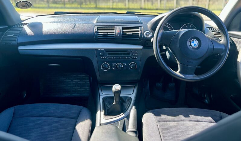 
								BMW 1 Series 116i 3-Door full									