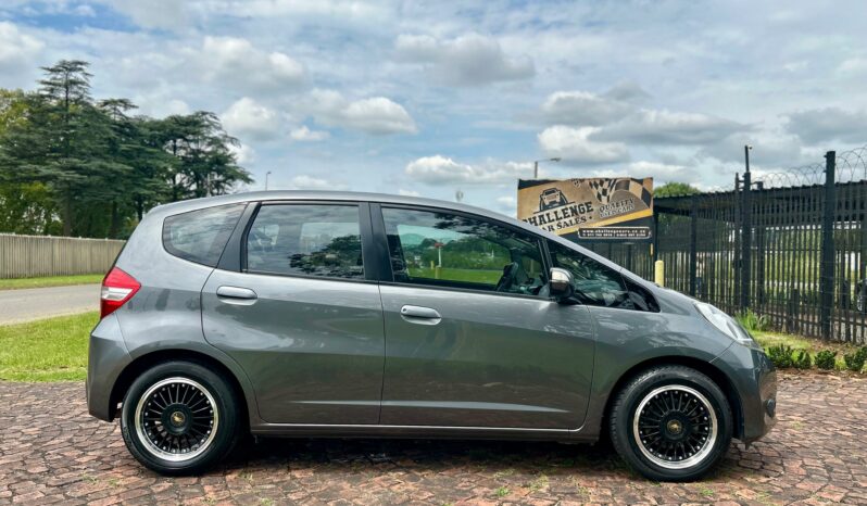 
								Honda Jazz 1.5 Executive full									