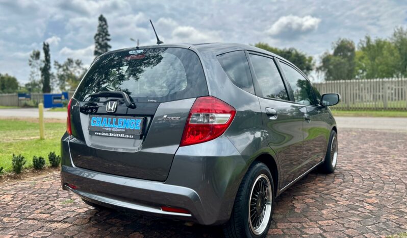 
								Honda Jazz 1.5 Executive full									