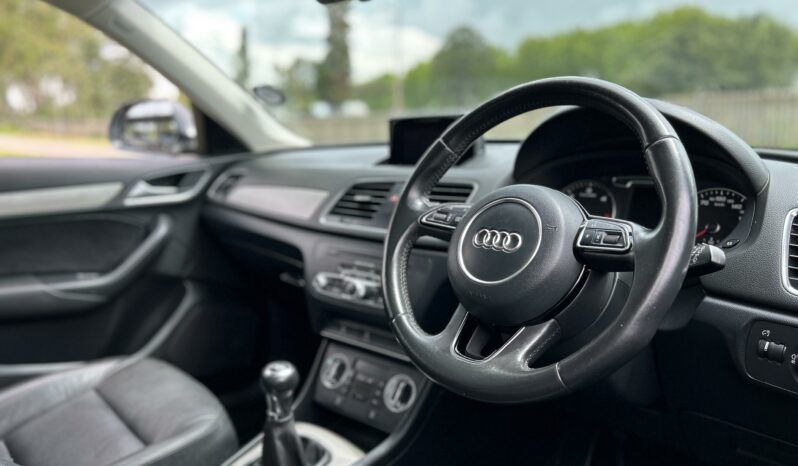 
								2014 Audi Q3 2.0TDI SE full									
