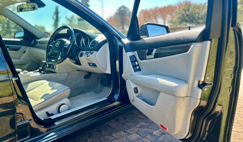 
								Mercedes-Benz C-Class C350CDI Elegance full									