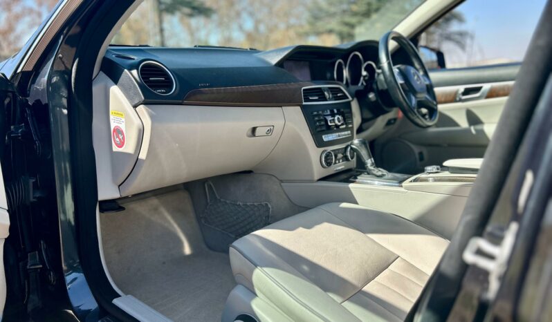 
								Mercedes-Benz C-Class C350CDI Elegance full									