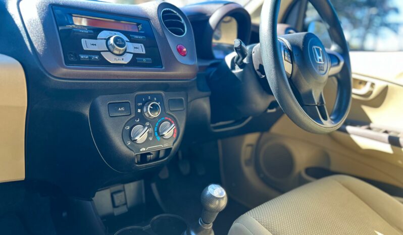 
								Honda Brio Hatch 1.2 Comfort full									