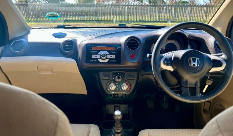
								Honda Brio Hatch 1.2 Comfort full									