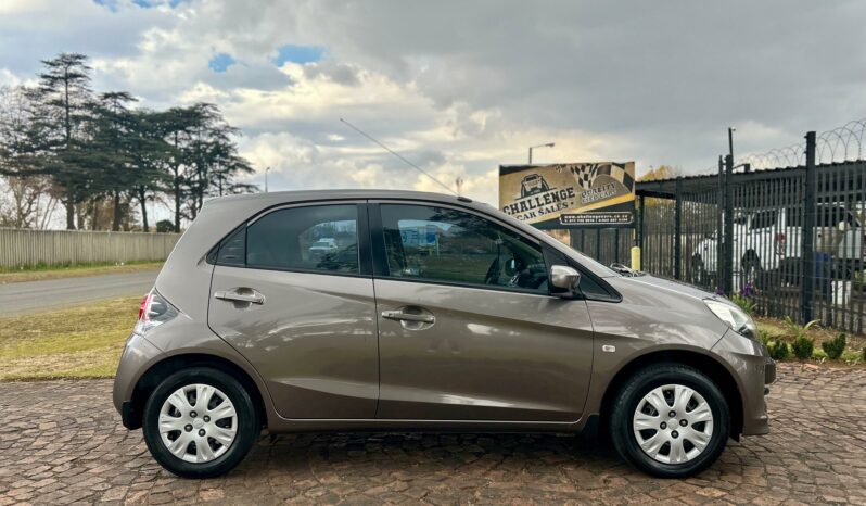 
								Honda Brio Hatch 1.2 Comfort full									