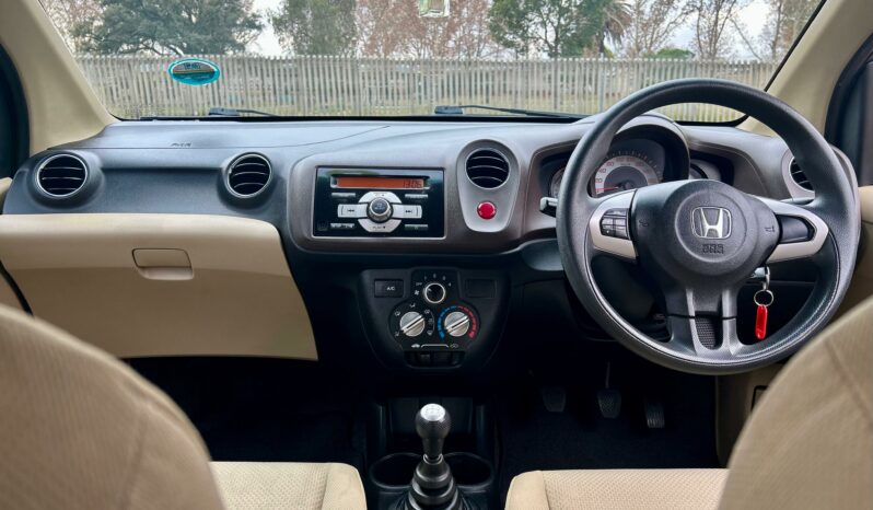 
								Honda Brio Hatch 1.2 Comfort full									