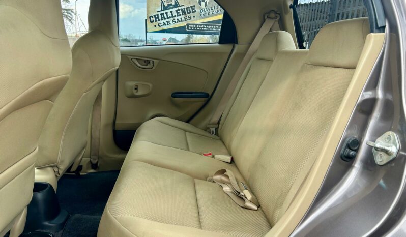 
								Honda Brio Hatch 1.2 Comfort full									