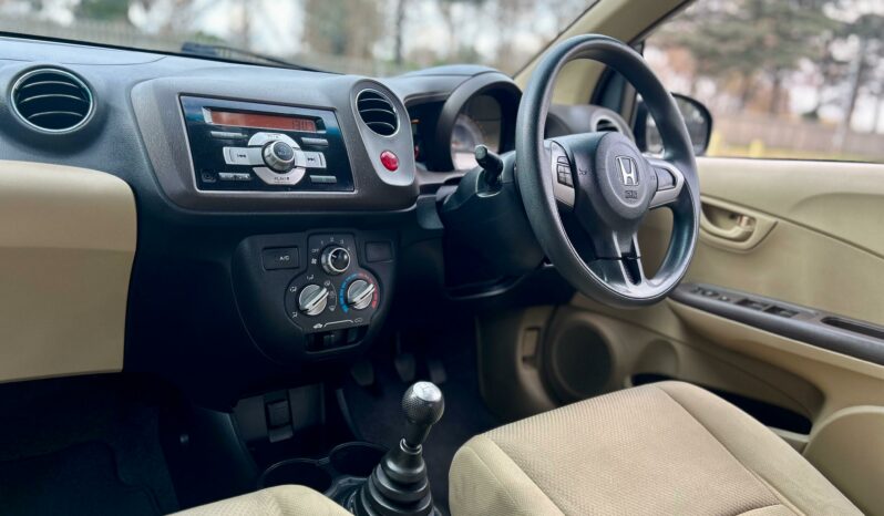 
								Honda Brio Hatch 1.2 Comfort full									