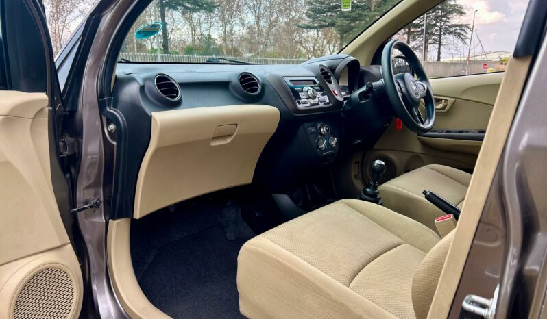 
								Honda Brio Hatch 1.2 Comfort full									