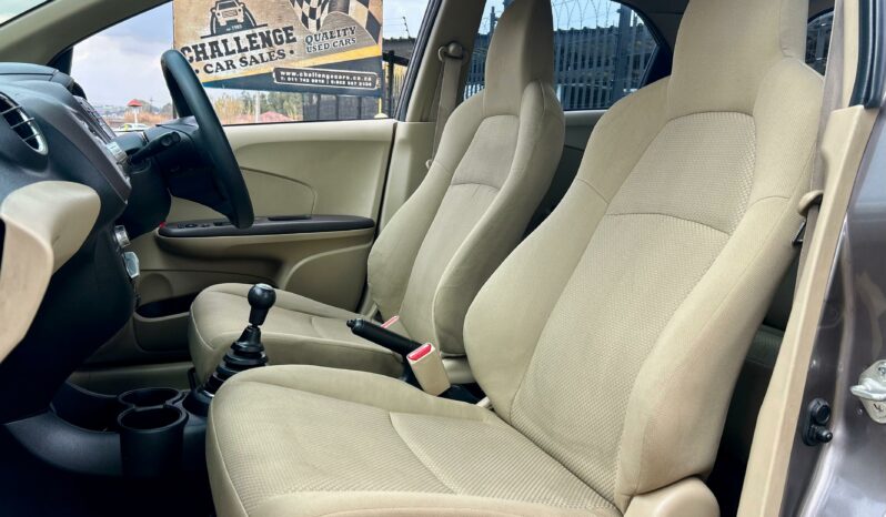 
								Honda Brio Hatch 1.2 Comfort full									