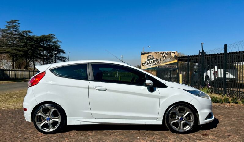
								Ford Fiesta ST full									