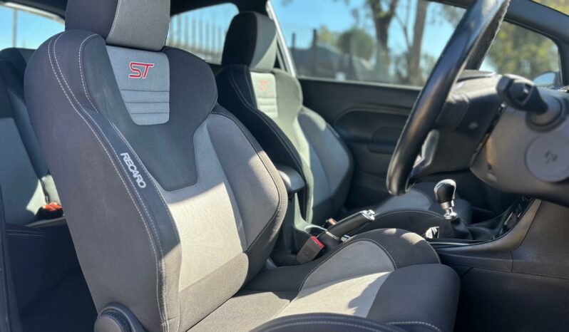 
								Ford Fiesta ST full									