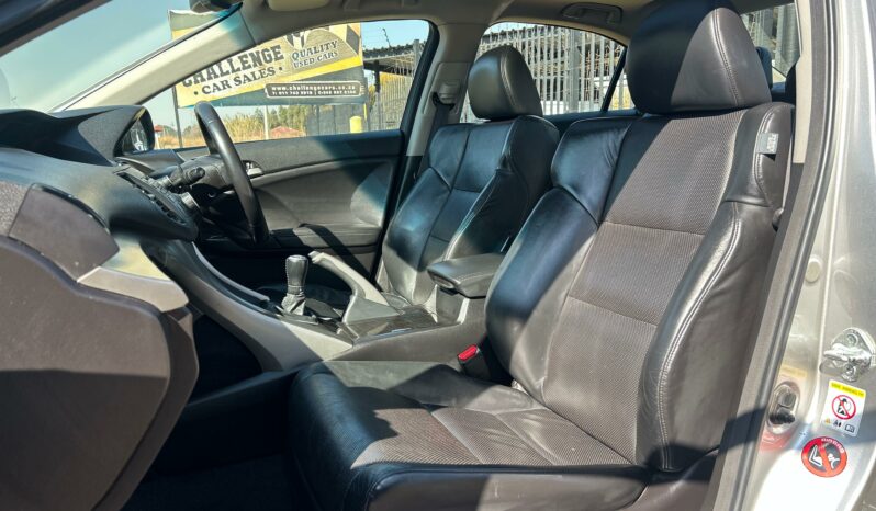 
								Honda Accord 2.4 Executive full									