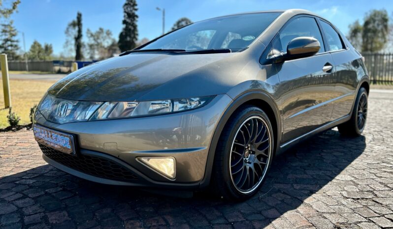 
								Honda Civic Hatch 1.8 EXi full									