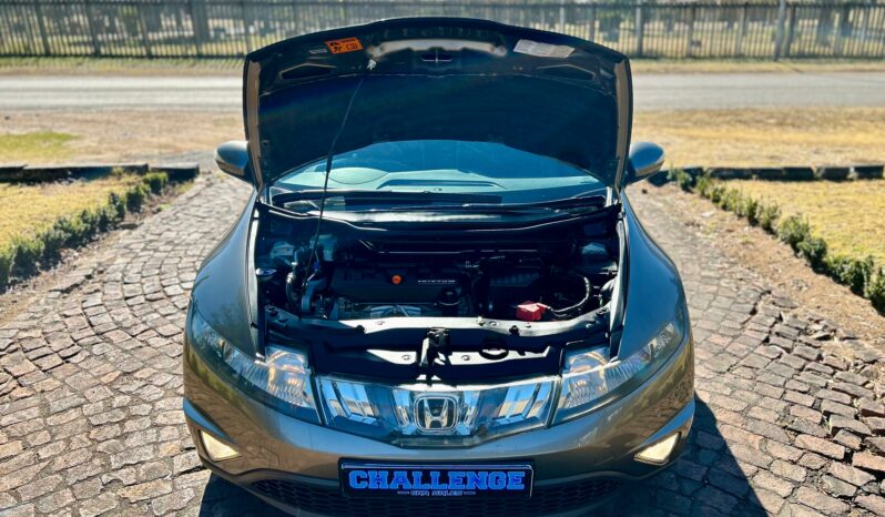 
								Honda Civic Hatch 1.8 EXi full									