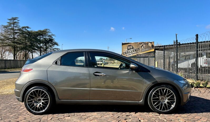 
								Honda Civic Hatch 1.8 EXi full									