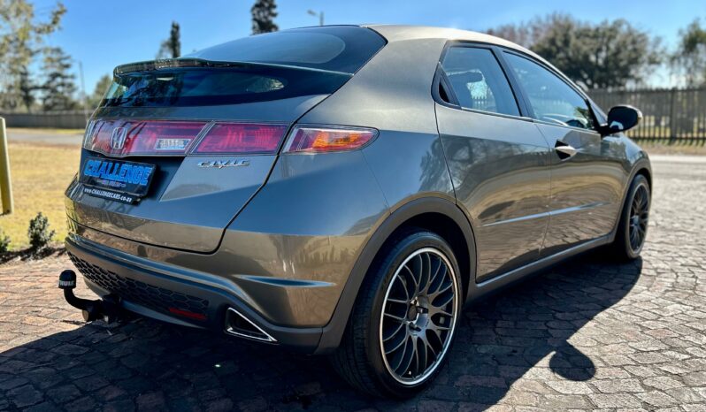 
								Honda Civic Hatch 1.8 EXi full									