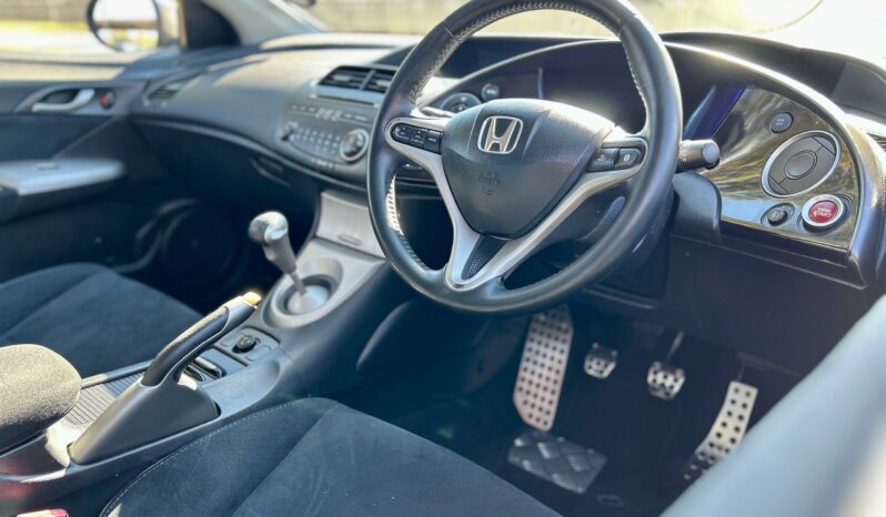 
								Honda Civic Hatch 1.8 EXi full									