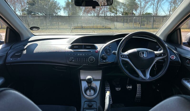 
								Honda Civic Hatch 1.8 EXi full									