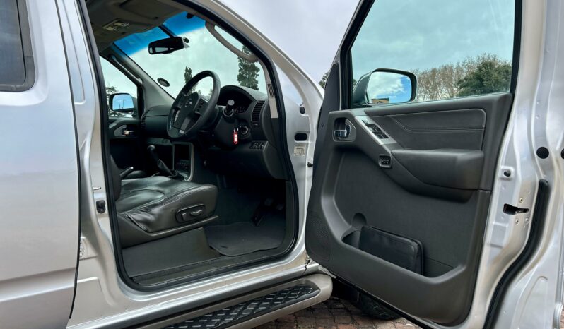 
								Nissan Pathfinder 2.5 dCi 4×4 LE (7 seater) full									