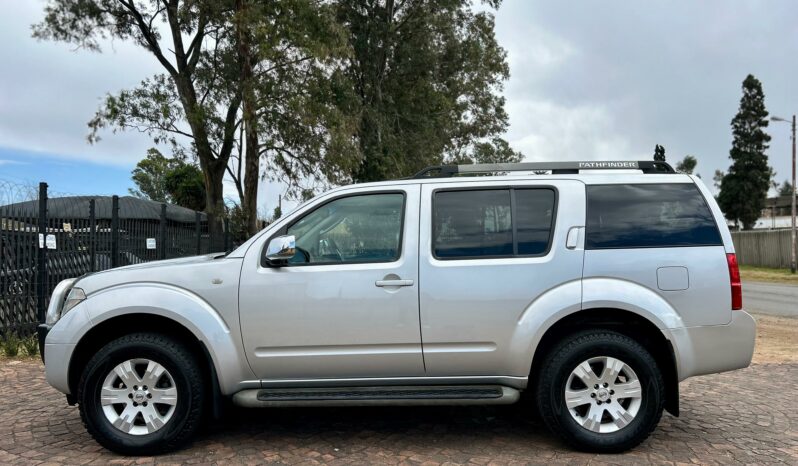 
								Nissan Pathfinder 2.5 dCi 4×4 LE (7 seater) full									