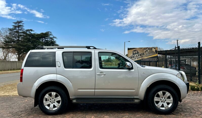 
								Nissan Pathfinder 2.5 dCi 4×4 LE (7 seater) full									