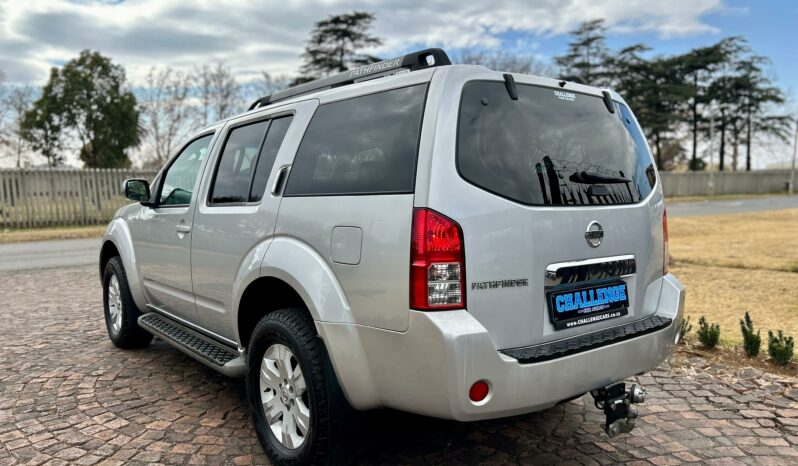 
								Nissan Pathfinder 2.5 dCi 4×4 LE (7 seater) full									
