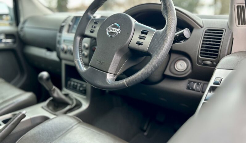 
								Nissan Pathfinder 2.5 dCi 4×4 LE (7 seater) full									