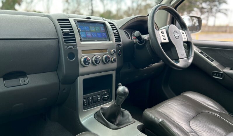 
								Nissan Pathfinder 2.5 dCi 4×4 LE (7 seater) full									