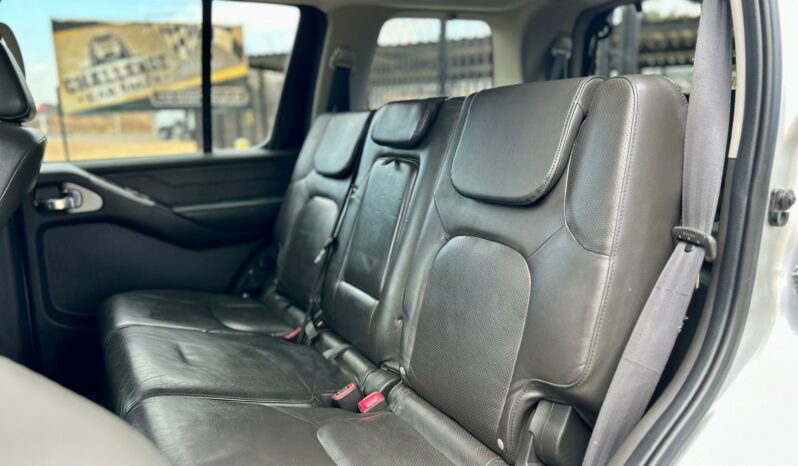 
								Nissan Pathfinder 2.5 dCi 4×4 LE (7 seater) full									